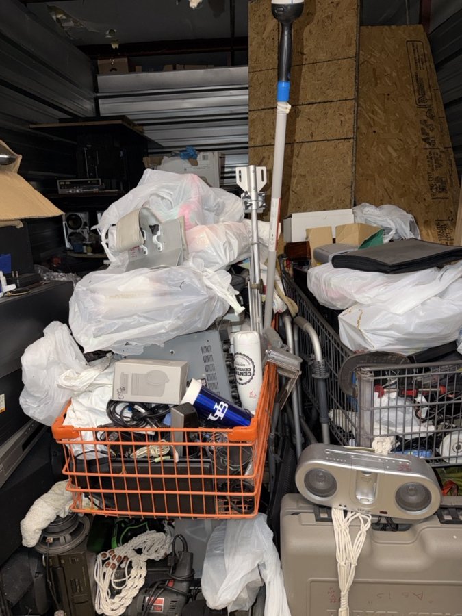 10 x 15 storage unit in Woodbridge, VA
