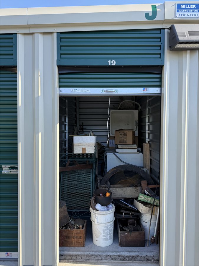 5 x 10 storage unit in Clay, NY