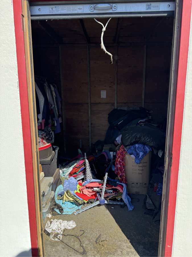 10 x 10 storage unit in Sacramento, CA