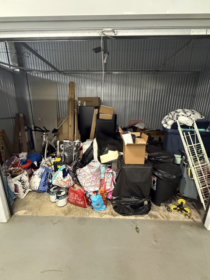 10 x 20 storage unit in Oxon Hill, MD