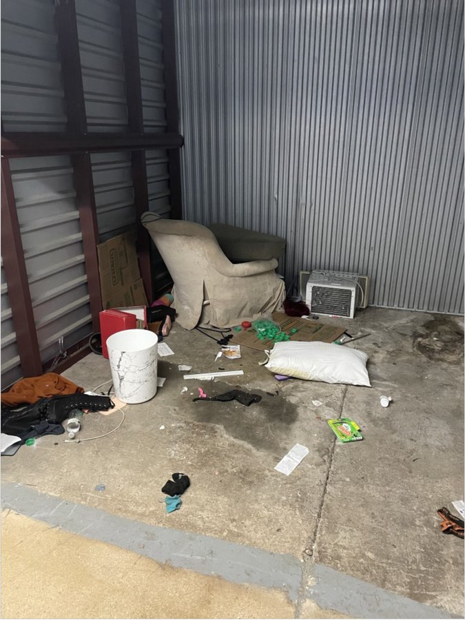 10 x 10 storage unit in Queens, NY
