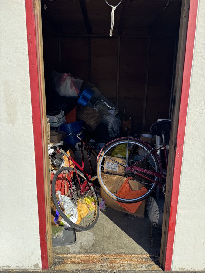 10 x 10 storage unit in Sacramento, CA