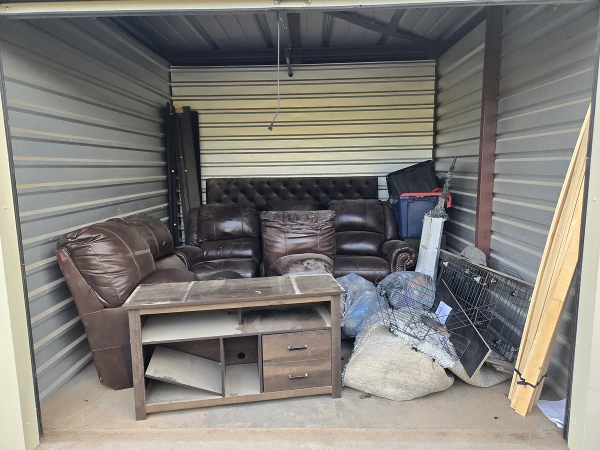 10 x 10 storage unit in Phoenix, AZ