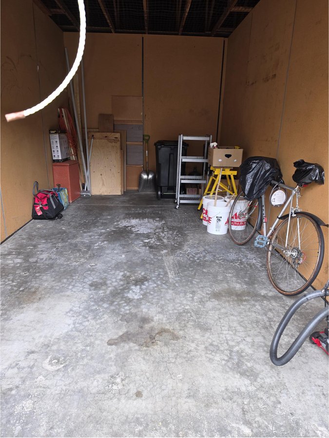10 x 20 storage unit in Seattle, WA