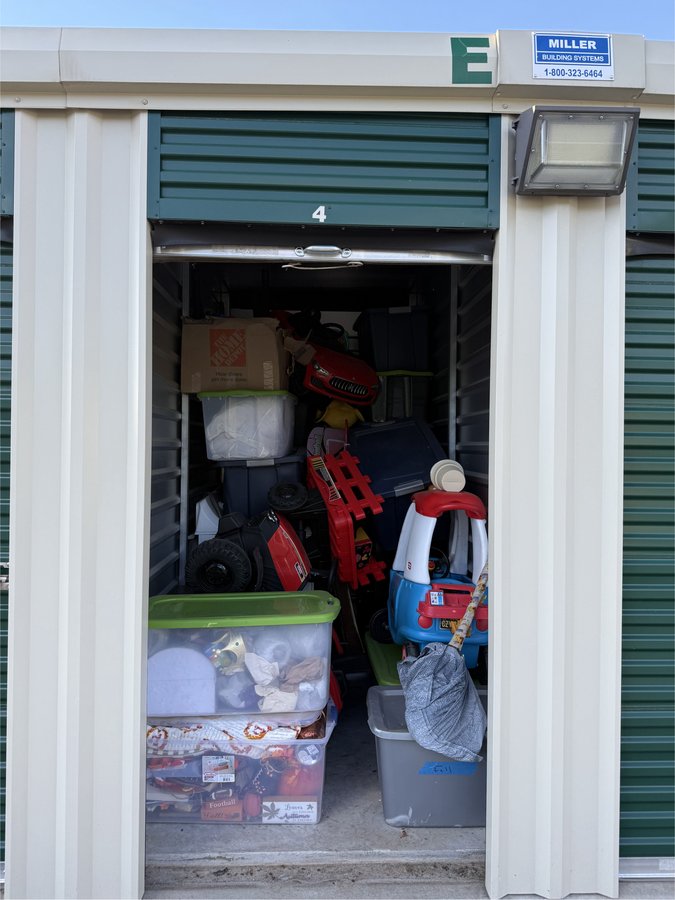 5 x 10 storage unit in Clay, NY
