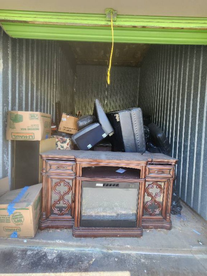 10 x 15 storage unit in Pensacola, FL