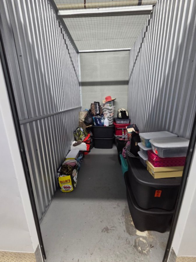 10 x 5 storage unit in Hyattsville, MD