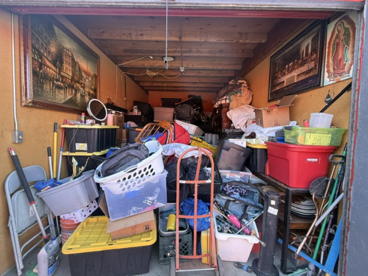 10 x 20 storage unit in Sacramento, CA