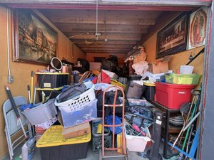 10 x 20 storage unit in Sacramento, CA