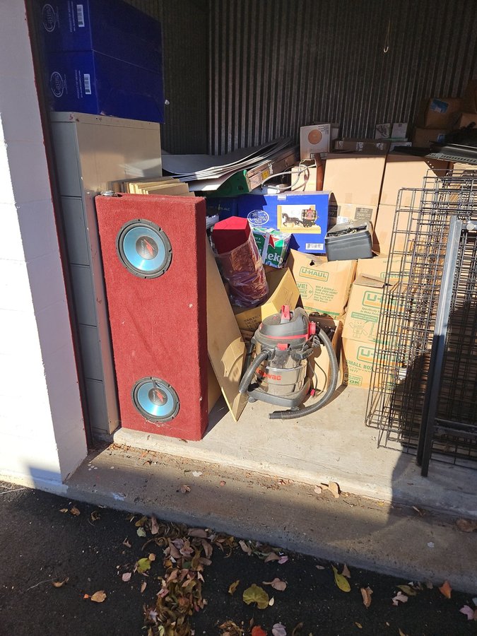 10 x 10 storage unit in Branford, CT