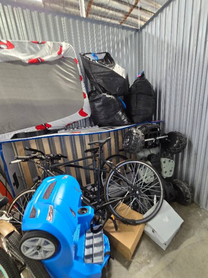 10 x 5 storage unit in Sacramento, CA