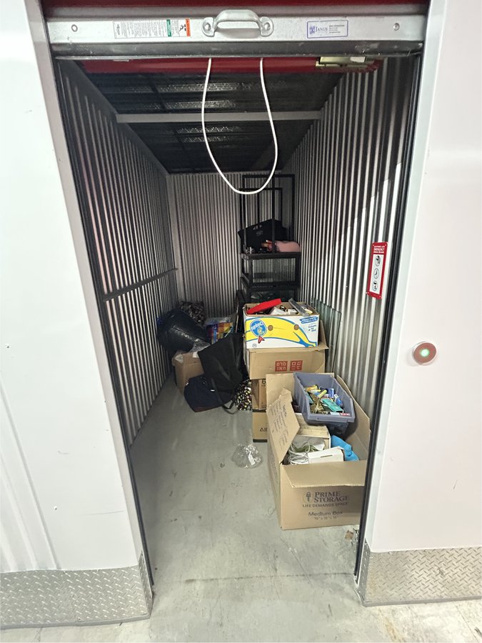 5 x 10 storage unit in Queens, NY