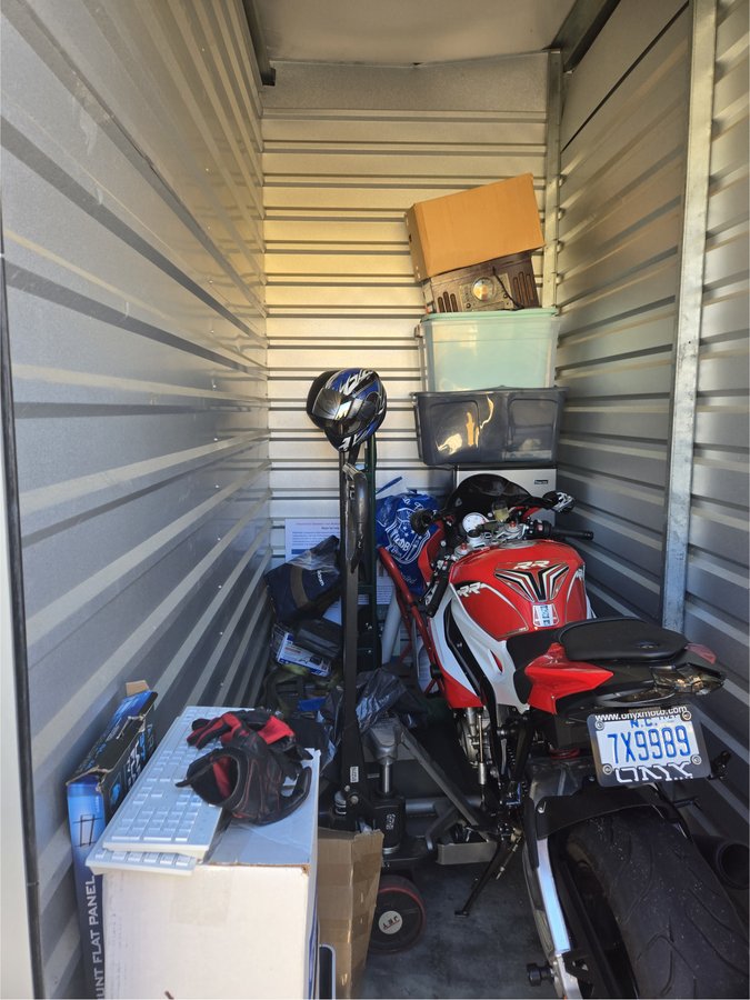5 x 10 storage unit in Whitsett, NC