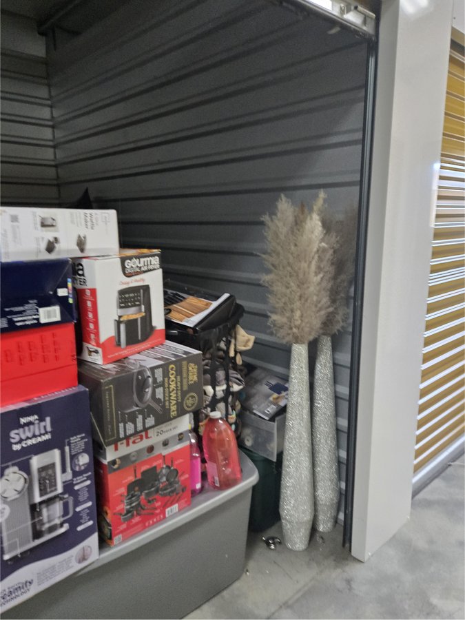 10 x 10 storage unit in Whitsett, NC