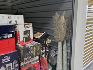 10 x 10 storage unit in Whitsett, NC