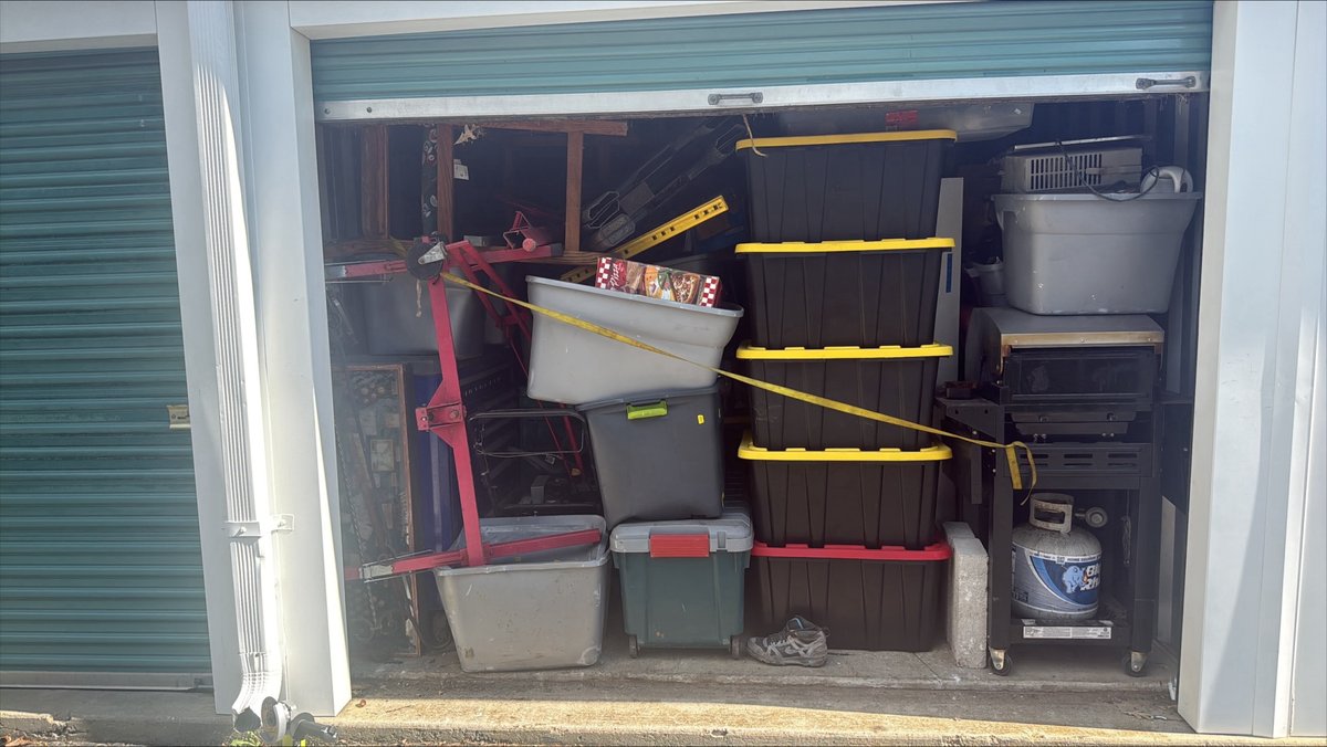 10 x 20 storage unit in Clinton, MD