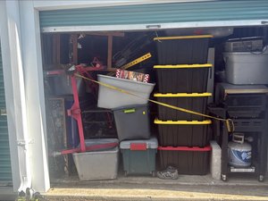 10 x 20 storage unit in Clinton, MD