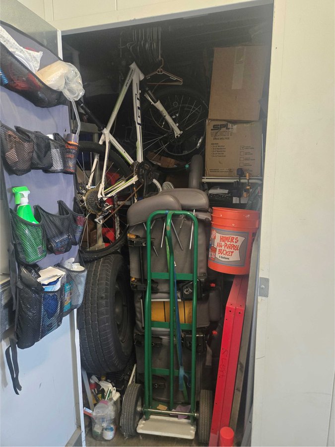10 x 10 storage unit in Murrieta, CA