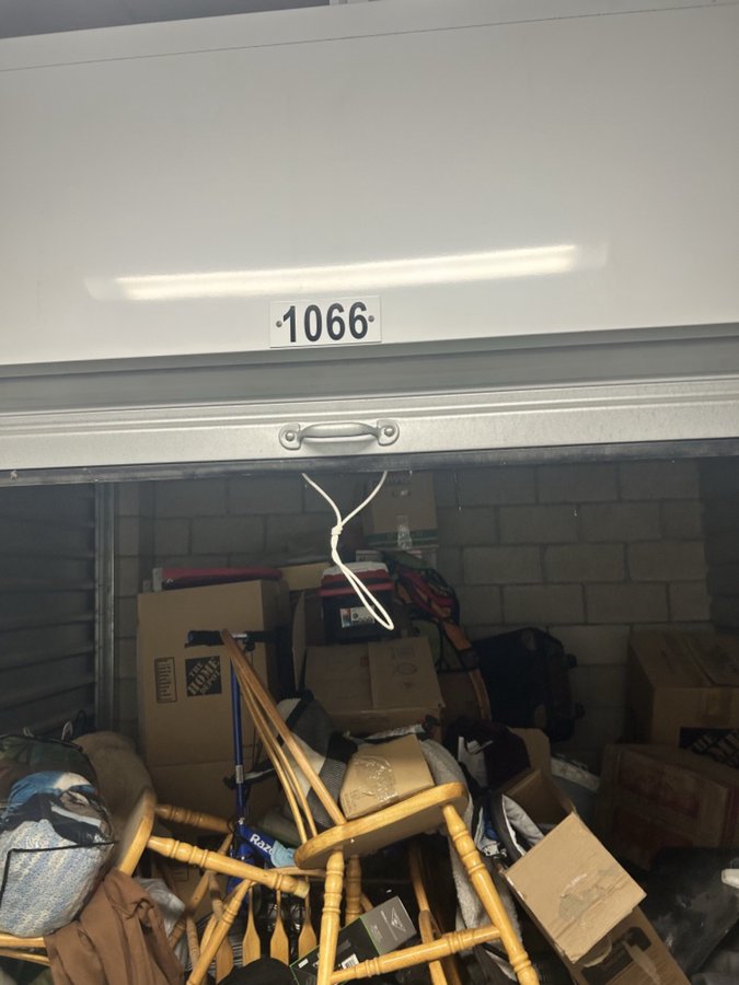 10 x 10 storage unit in Victorville, CA