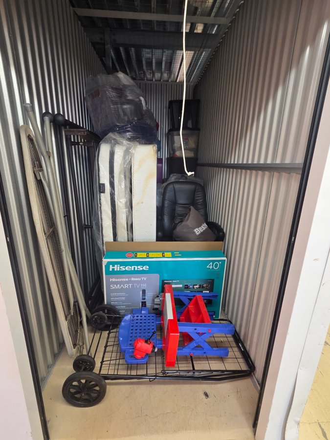5 x 10 storage unit in E Stroudsburg, PA