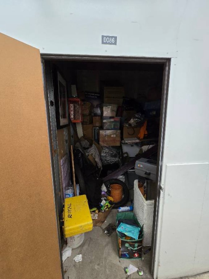 10 x 10 storage unit in Placentia, CA
