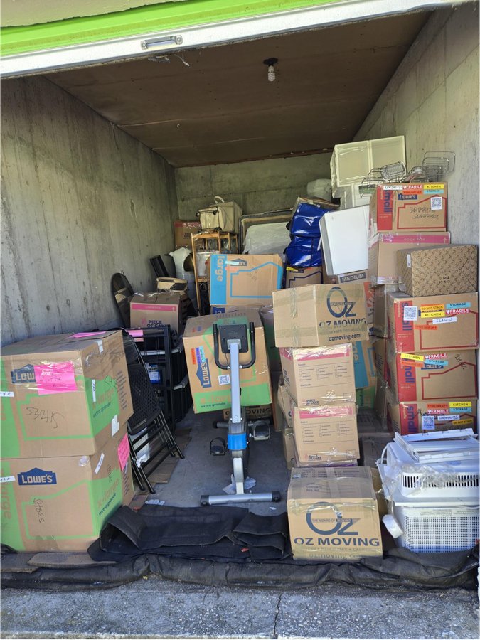 10 x 20 storage unit in Islandia, NY