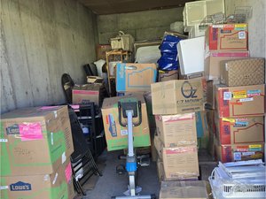10 x 20 storage unit in Islandia, NY