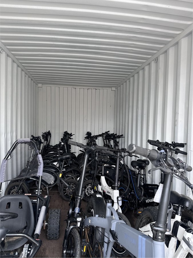 8 x 20 storage unit in Ventura, CA