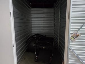 5 x 10 storage unit in Union, NJ