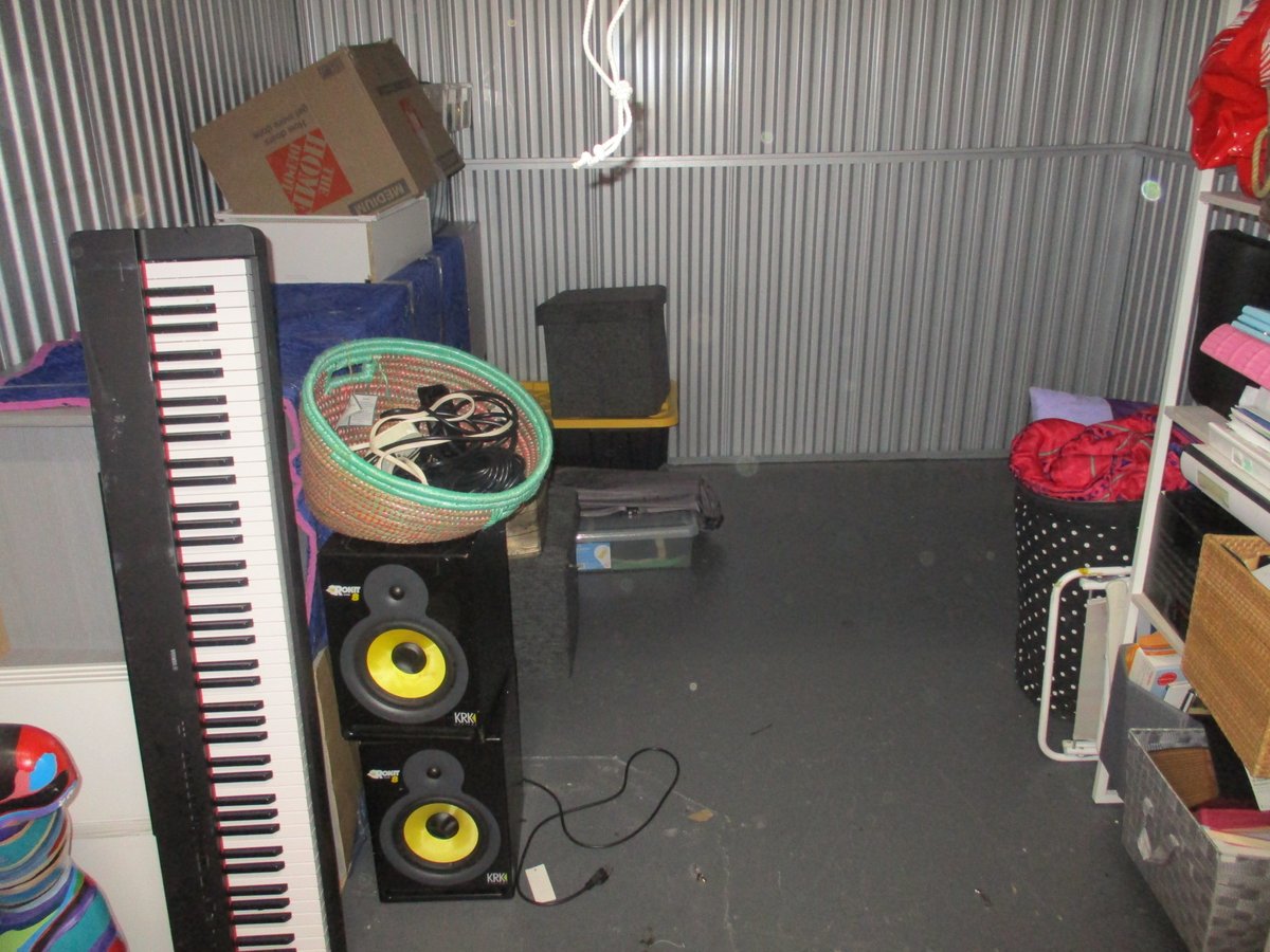 10 x 10 storage unit in Brooklyn, NY