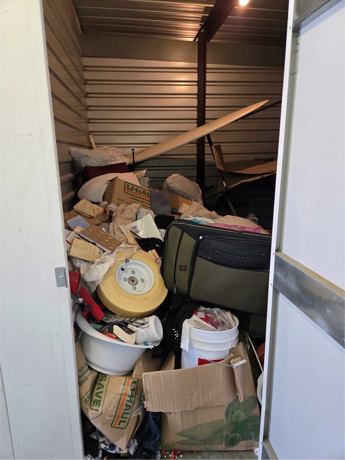 10 x 10 storage unit in Murrieta, CA