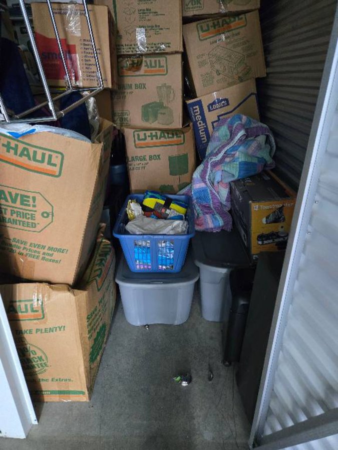 5 x 10 storage unit in Overland Park, KS