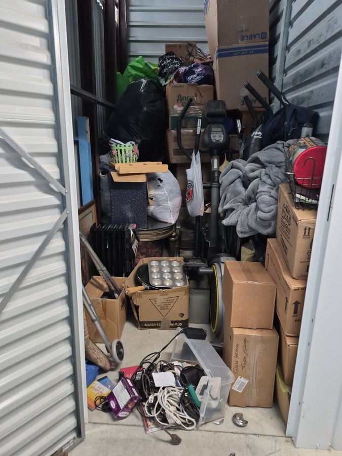 5 x 10 storage unit in West Berlin, NJ