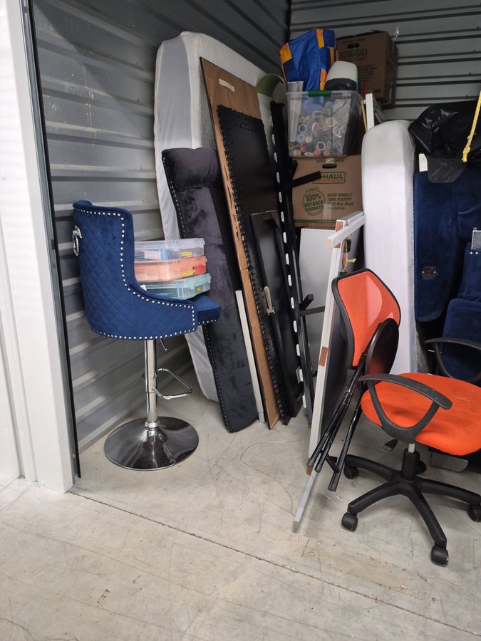 10 x 10 storage unit in West Berlin, NJ