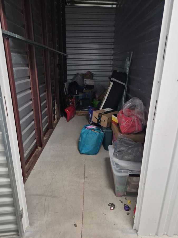 5 x 15 storage unit in West Berlin, NJ