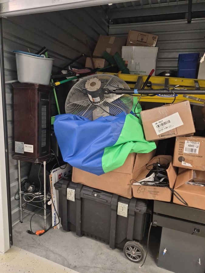 10 x 10 storage unit in Sicklerville, NJ