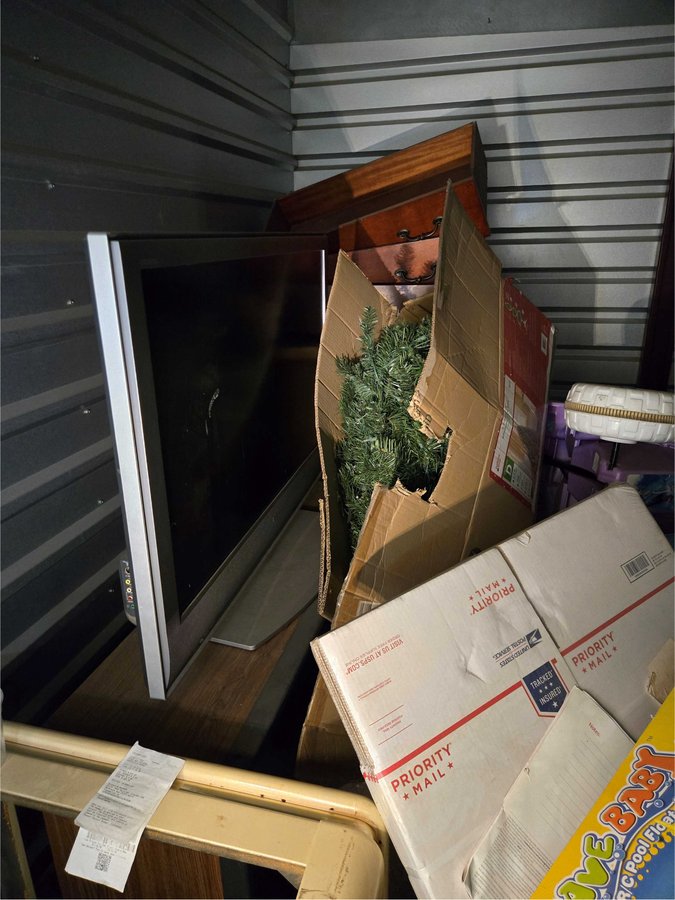 10 x 10 storage unit in Murrieta, CA