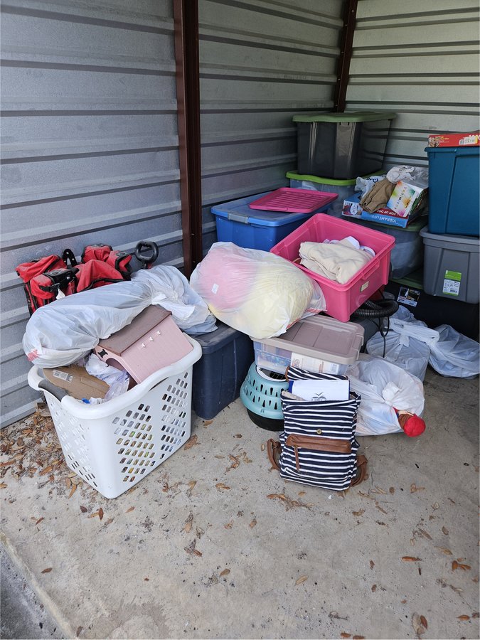 10 x 10 storage unit in Deland, FL