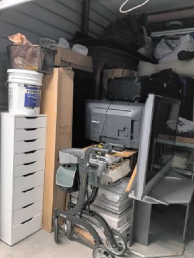 10 x 10 storage unit in Silver Springs, MD