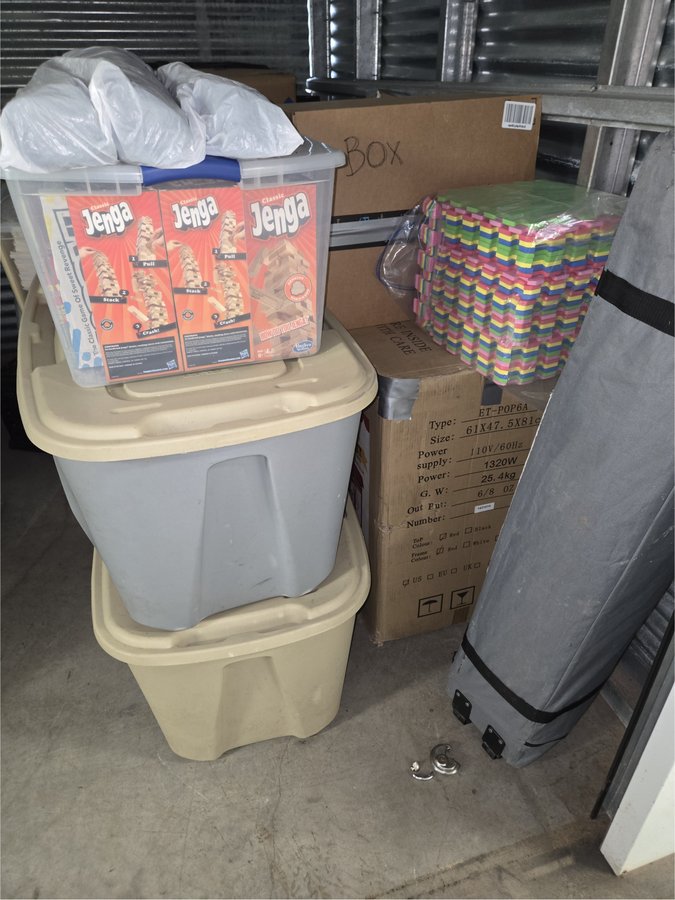 10 x 10 storage unit in Middletown, CT