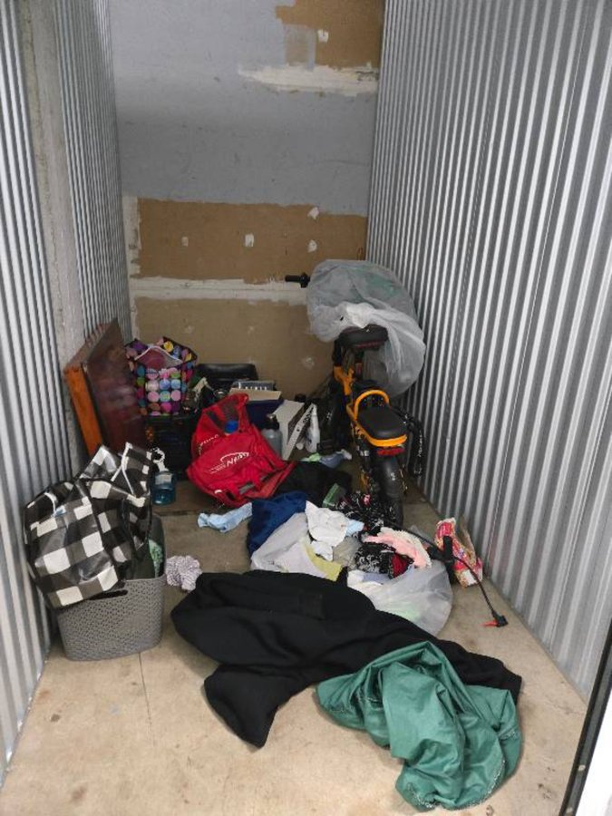 5 x 10 storage unit in Los Angeles, CA