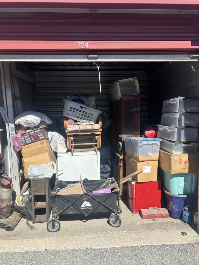 10 x 10 storage unit in Hesperia, CA