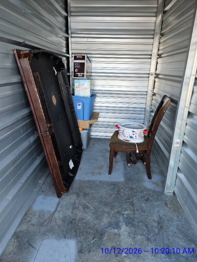 5 x 10 storage unit in Austin, IN