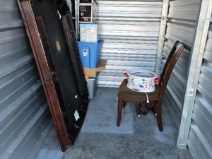 5 x 10 storage unit in Austin, IN