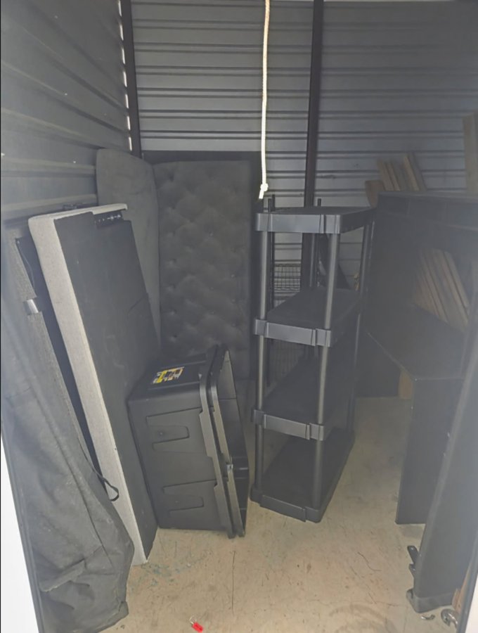 10 x 10 storage unit in Gaithersburg, MD