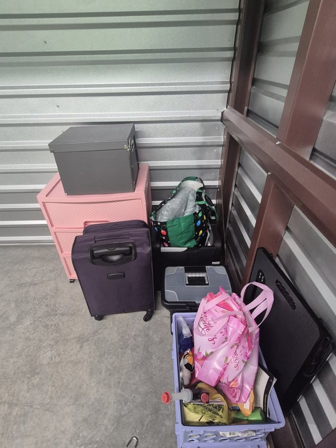 5 x 10 storage unit in Colonial Heights, VA