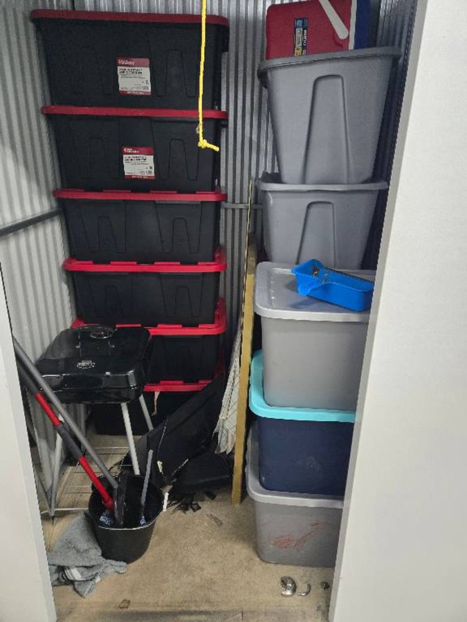 5 x 5 storage unit in Naperville, IL