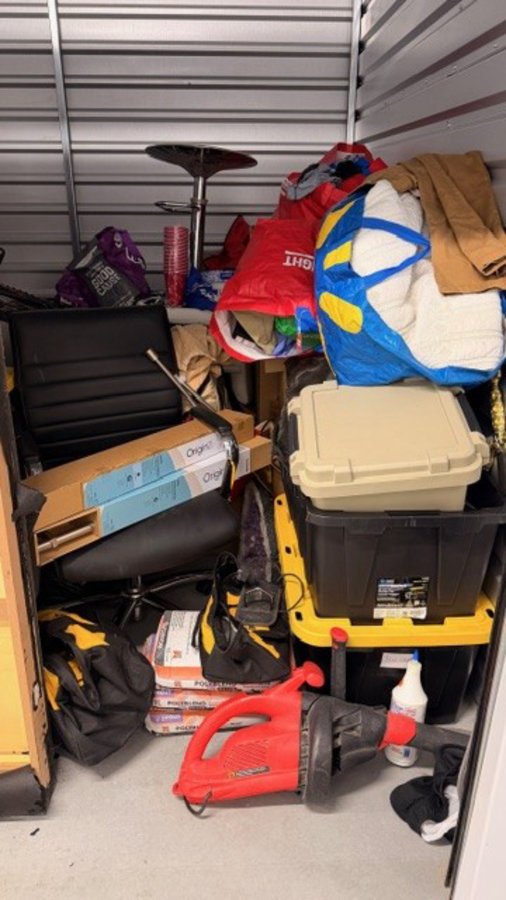 10 x 10 storage unit in Palm Springs, CA