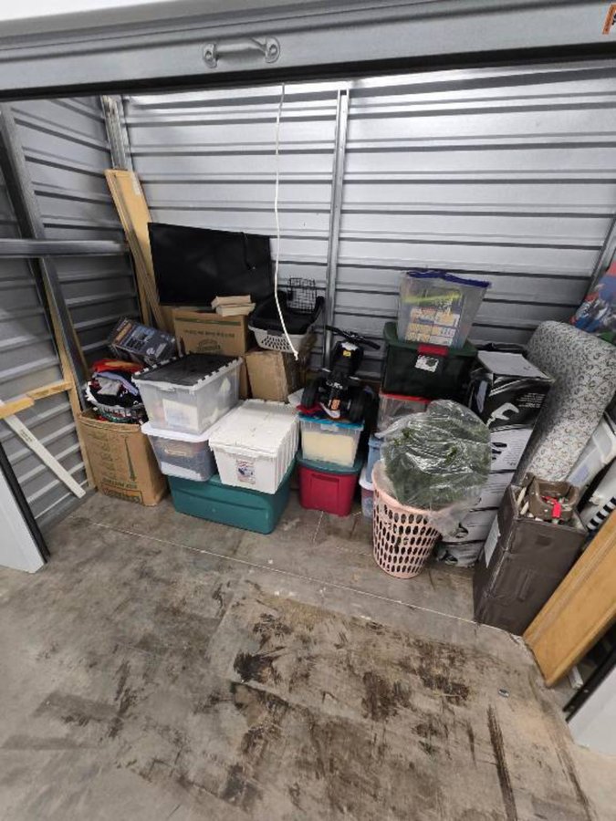 10 x 5 storage unit in Pinellas Park, FL