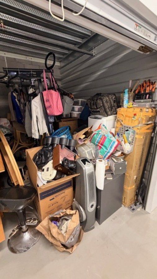 10 x 10 storage unit in Palm Springs, CA